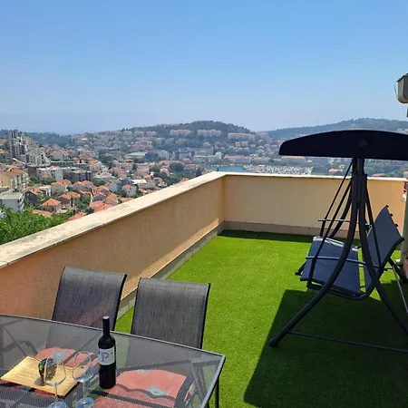 Panorama Apartment *